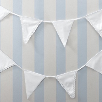 COTTON BUNTING WITH LACE EDGE