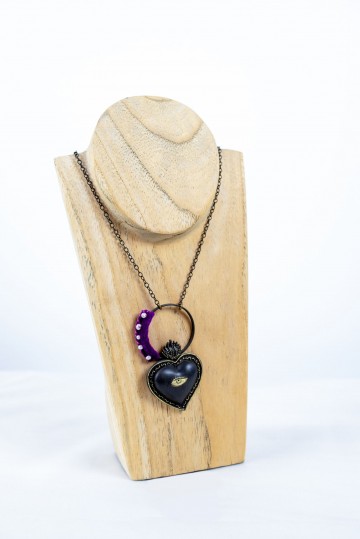 Nefeli Karyofilli Black heart necklace (and a velvet purple line)