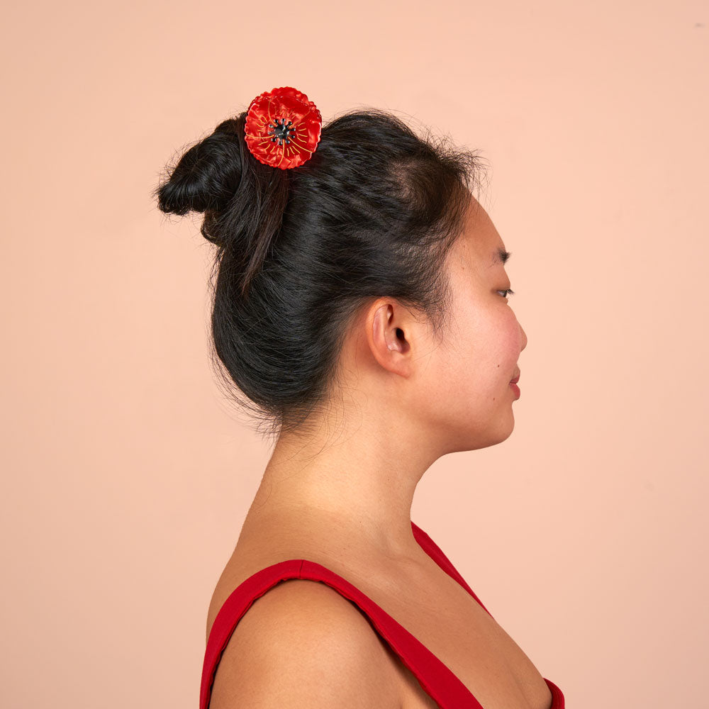coucou-suzette-accessoire-accessory-cadeau-gift-pince-cheveux-hair-claw-coiffure-hairstyle-acetate-femme-woman-fun-original-colore-colorful-fleur-flower-coquelicot-poppy-rouge-red-ete