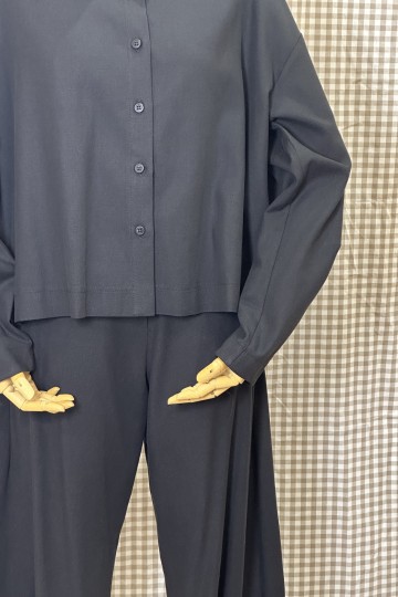 Moutaki Longsleeve Crop Shirt (Black)